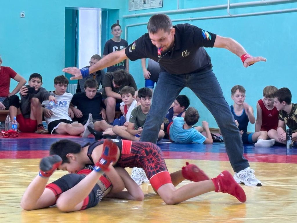 7 ноября 2025 года в клубе по месту жительства «Октябрь» состоялось значимое спортивное событие — открытое первенство по вольной борьбе среди юношей «Спорт против наркотиков» в рамках общероссийской акции "Спорт против наркотиков"