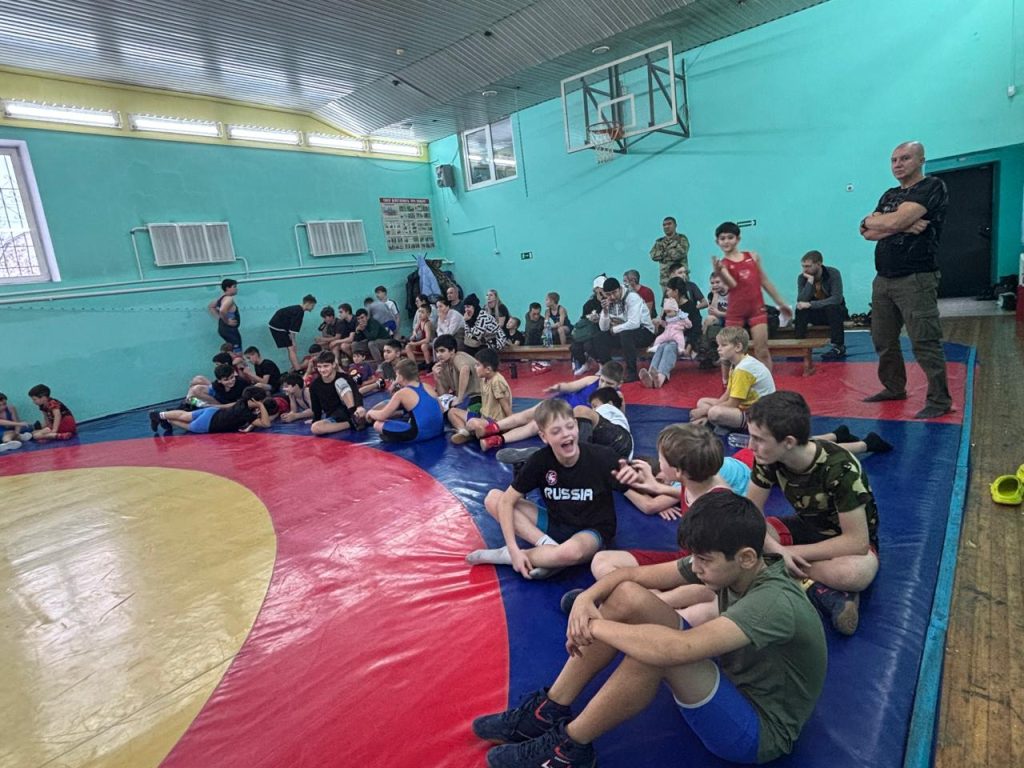 7 ноября 2025 года в клубе по месту жительства «Октябрь» состоялось значимое спортивное событие — открытое первенство по вольной борьбе среди юношей «Спорт против наркотиков» в рамках общероссийской акции "Спорт против наркотиков"