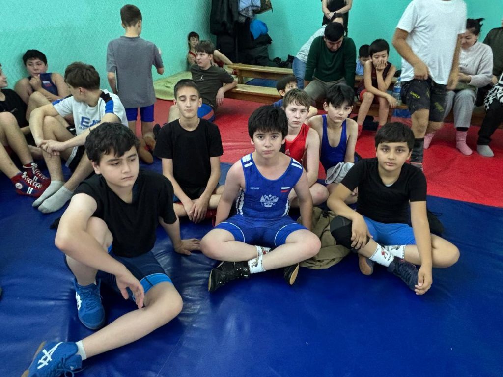 7 ноября 2025 года в клубе по месту жительства «Октябрь» состоялось значимое спортивное событие — открытое первенство по вольной борьбе среди юношей «Спорт против наркотиков» в рамках общероссийской акции "Спорт против наркотиков"