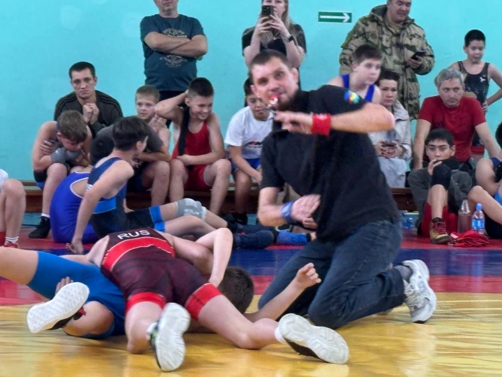 7 ноября 2025 года в клубе по месту жительства «Октябрь» состоялось значимое спортивное событие — открытое первенство по вольной борьбе среди юношей «Спорт против наркотиков» в рамках общероссийской акции "Спорт против наркотиков"