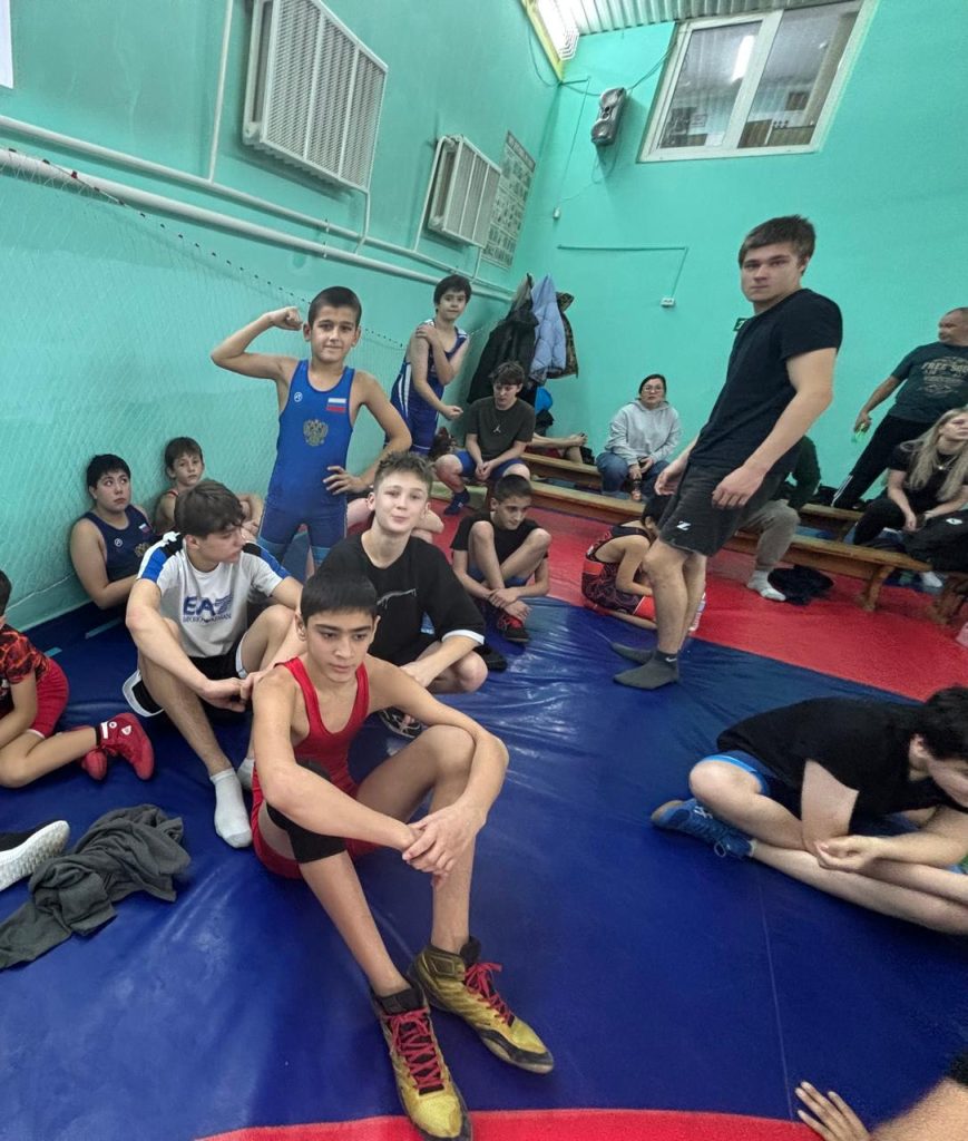 7 ноября 2025 года в клубе по месту жительства «Октябрь» состоялось значимое спортивное событие — открытое первенство по вольной борьбе среди юношей «Спорт против наркотиков» в рамках общероссийской акции "Спорт против наркотиков"