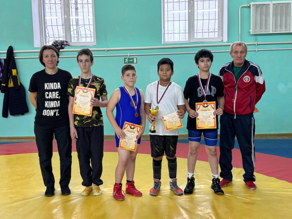 7 ноября 2025 года в клубе по месту жительства «Октябрь» состоялось значимое спортивное событие — открытое первенство по вольной борьбе среди юношей «Спорт против наркотиков» в рамках общероссийской акции "Спорт против наркотиков"