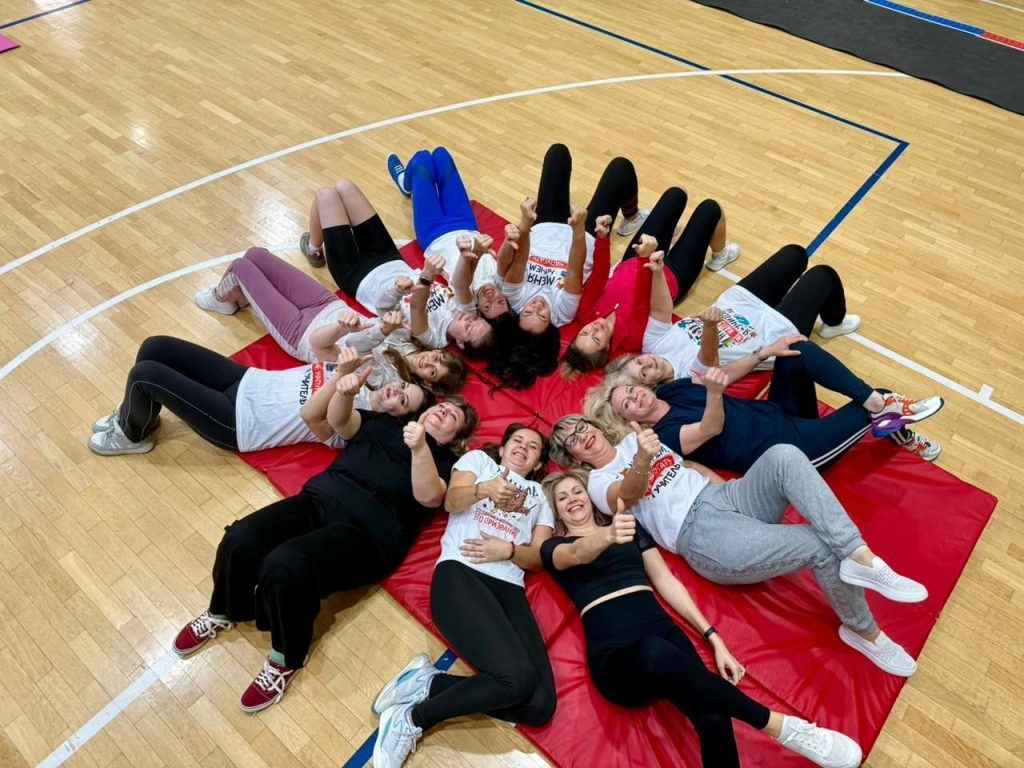 7 ноября 2025 года педагоги школы №14 города Кемерово выполнили нормативы ГТО