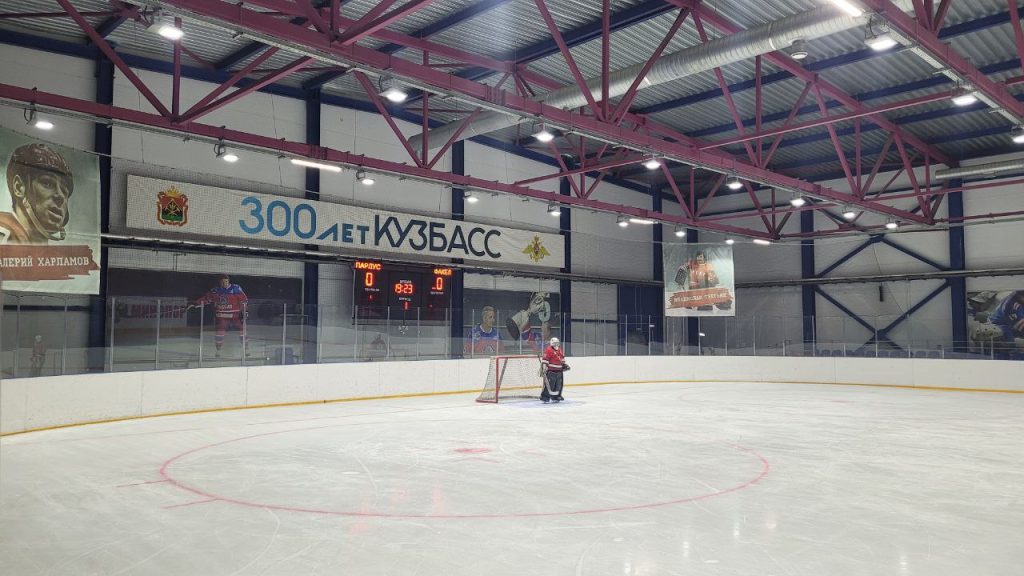 Клубы по месту жительства 25 декабря в Кемеровском Президентском кадетском училище Министерства обороны РФ состоялась захватывающая товарищеская встреча по хоккею с шайбой. На льду сошлись местная команда КСК «Пардус» и клуб по месту жительства «Факел»