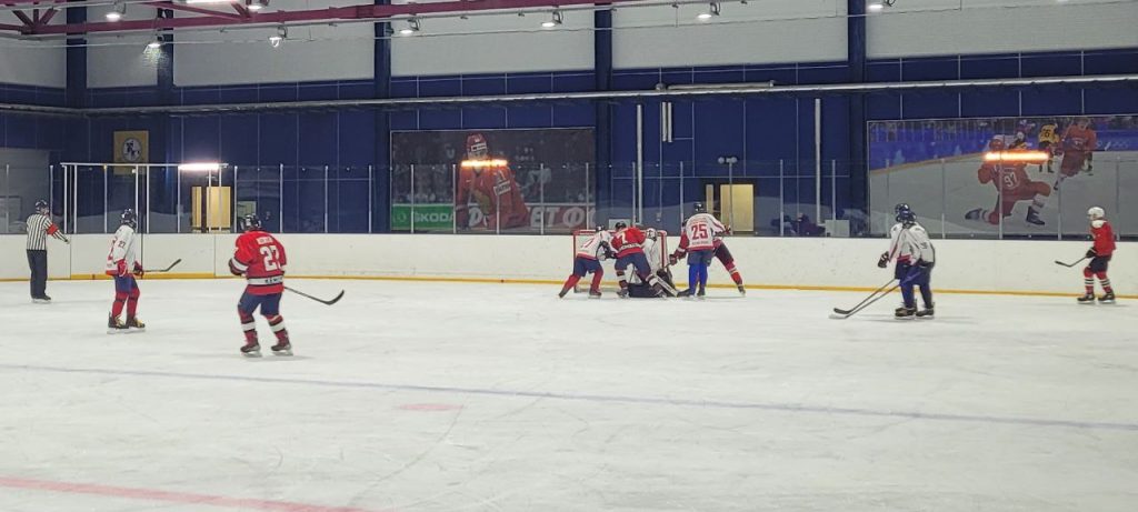 Клубы по месту жительства 25 декабря в Кемеровском Президентском кадетском училище Министерства обороны РФ состоялась захватывающая товарищеская встреча по хоккею с шайбой. На льду сошлись местная команда КСК «Пардус» и клуб по месту жительства «Факел»