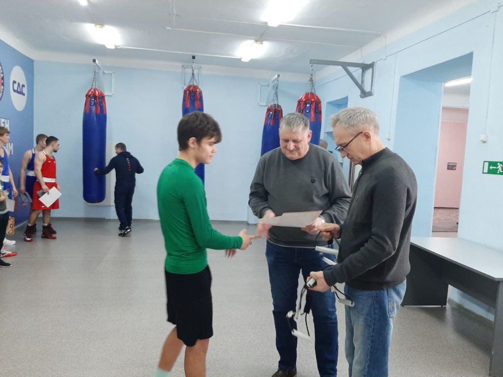 🥊 29 декабря 2025 года в клубе по месту жительства «Вперёд» прошёл увлекательный мастер‑класс по боксу «Открытый ринг». Мероприятие провёл опытный инструктор по спорту — Чигрик Эдуард Николаевич.