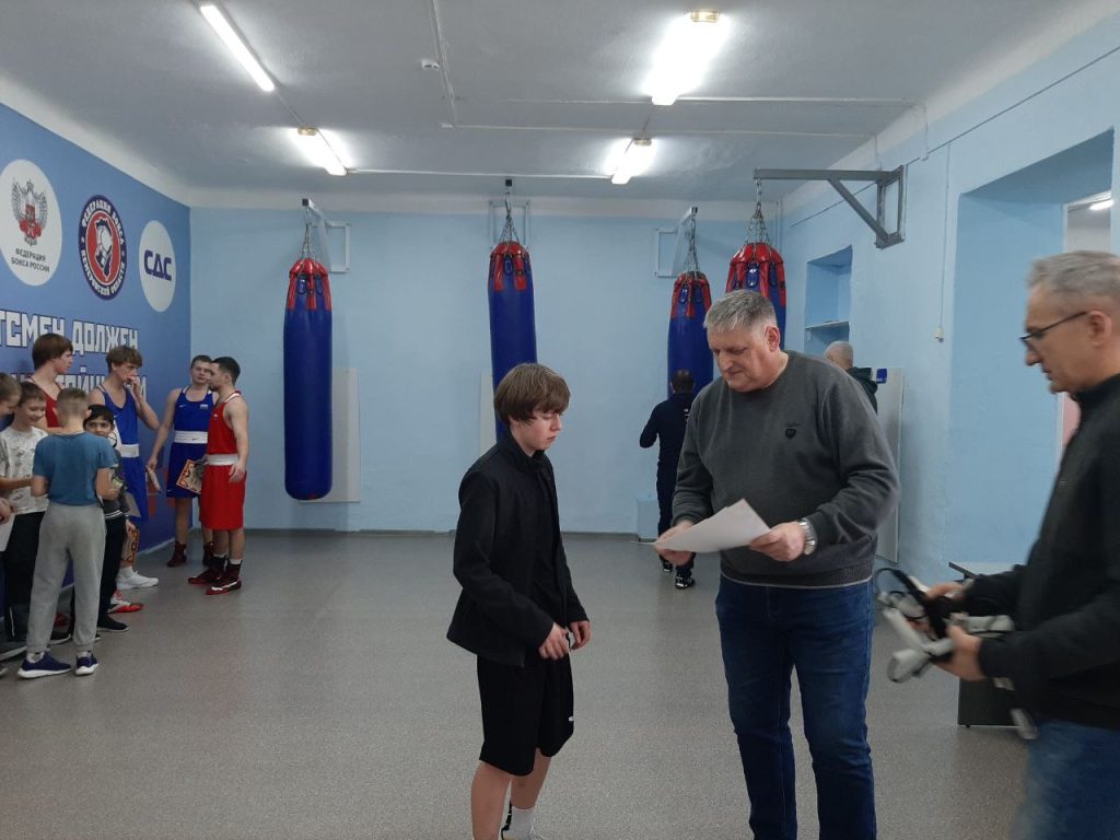 🥊 29 декабря 2025 года в клубе по месту жительства «Вперёд» прошёл увлекательный мастер‑класс по боксу «Открытый ринг». Мероприятие провёл опытный инструктор по спорту — Чигрик Эдуард Николаевич.