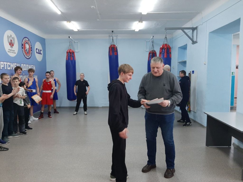 🥊 29 декабря 2025 года в клубе по месту жительства «Вперёд» прошёл увлекательный мастер‑класс по боксу «Открытый ринг». Мероприятие провёл опытный инструктор по спорту — Чигрик Эдуард Николаевич.