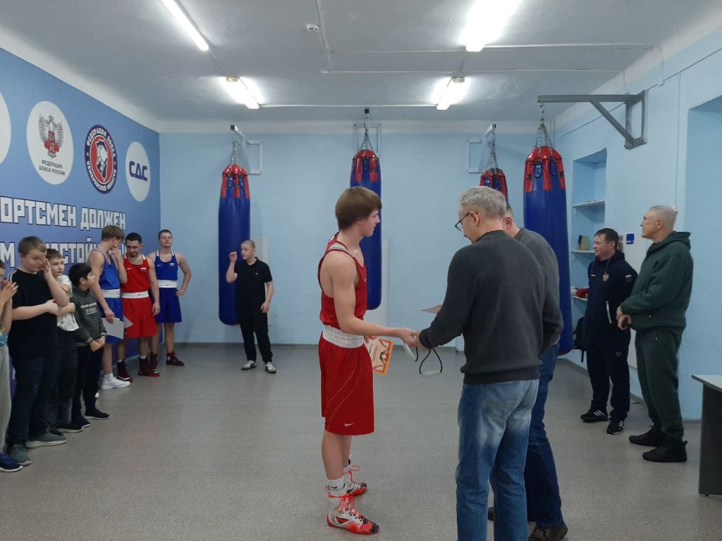 🥊 29 декабря 2025 года в клубе по месту жительства «Вперёд» прошёл увлекательный мастер‑класс по боксу «Открытый ринг». Мероприятие провёл опытный инструктор по спорту — Чигрик Эдуард Николаевич.