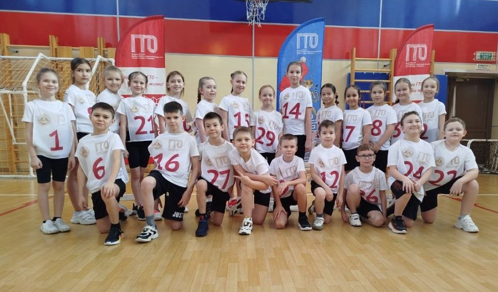 Центр тестирования ВФСК "ГТО города Кемерово успешно провел прием нормативов комплекса "Готов к труду и обороне" у учащихся параллелей 1-4 классов Кемеровской Гимназии №21 имени А.М. Терехова, в рамках стартовавшего по всей области Конкурса-марафона "Начальные классы в ГТО!".