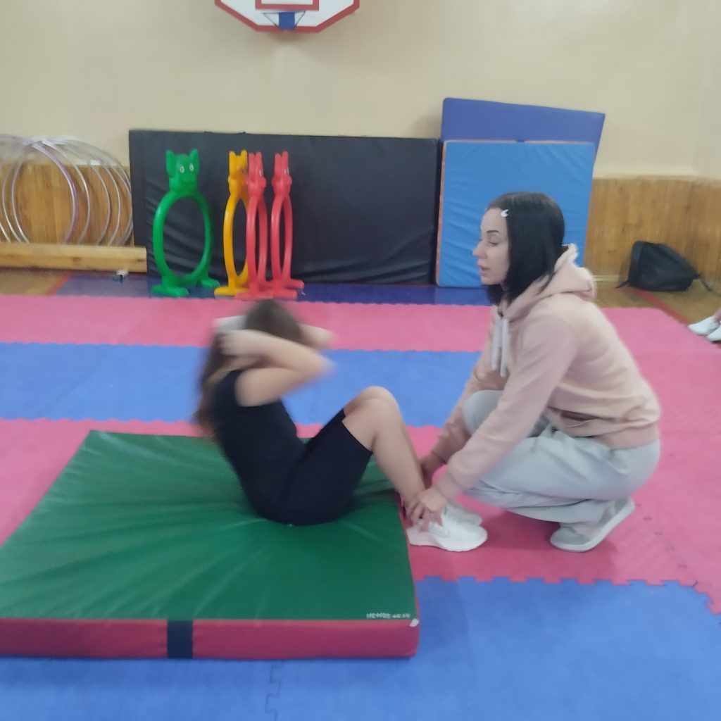 26 января 2026 года в школе №54 города Кемерово был по-настоящему спортивный день! Специалисты Центра тестирования ГТО МАУ "Клубы по месту жительства" совместно с учителем физической культуры провели увлекательное мероприятие, посвященное Всероссийскому физкультурно-спортивному комплексу "Готов к Труду и Обороне" (ГТО)