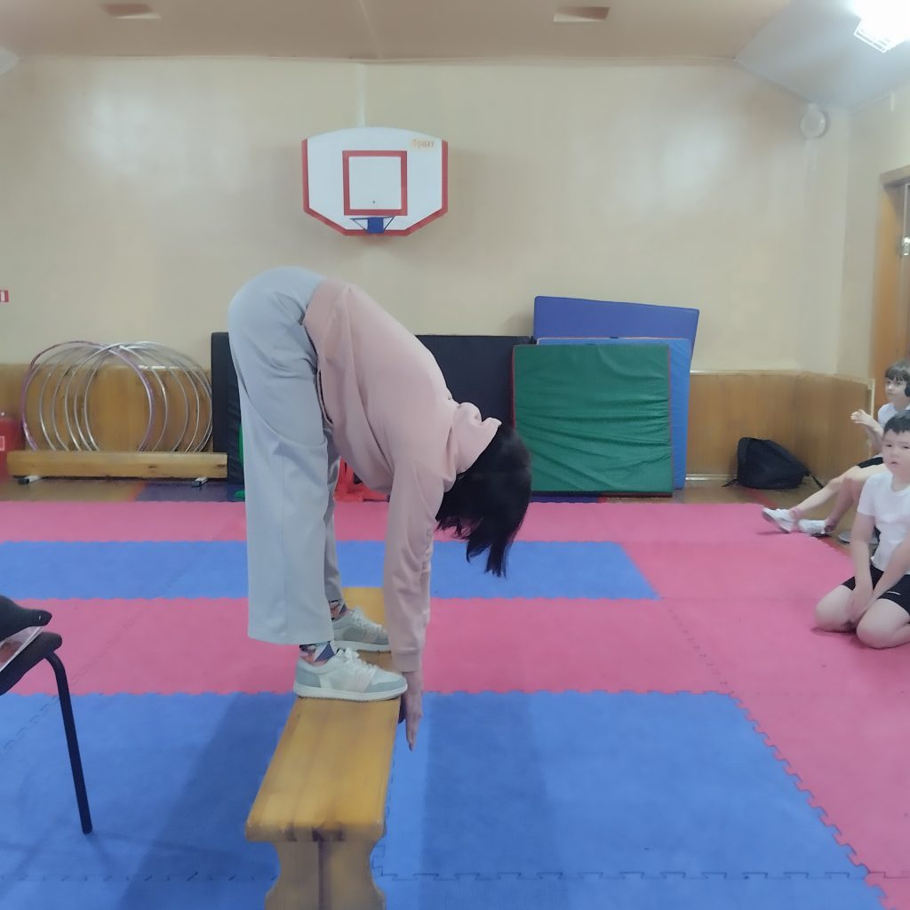 26 января 2026 года в школе №54 города Кемерово был по-настоящему спортивный день! Специалисты Центра тестирования ГТО МАУ "Клубы по месту жительства" совместно с учителем физической культуры провели увлекательное мероприятие, посвященное Всероссийскому физкультурно-спортивному комплексу "Готов к Труду и Обороне" (ГТО)