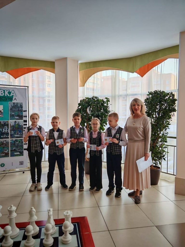 20 января 2026 года в школе №14 города Кемерово на школьной линейке состоялось важное и радостное событие — вручение знаков отличия ВФСК «Готов к труду и обороне» (ГТО) учащимся начальной школы