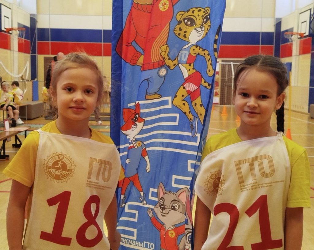 Клубы по месту жительства Продолжаются мероприятия муниципального этапа Конкурса-марафона "Начальные классы в ГТО!" для обучающихся Гимназии №21 имени А.М. Терехова", где специалисты Центра тестирования ВФСК ГТО города Кемерово принимают нормативы у учащихся.