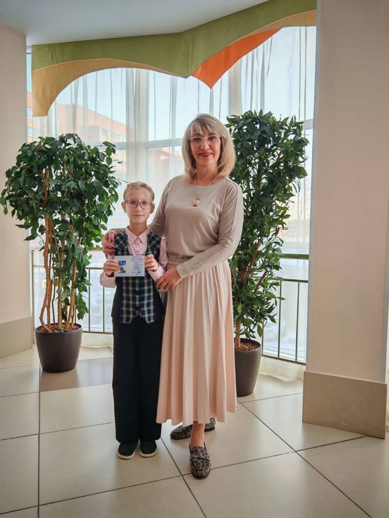 20 января 2026 года в школе №14 города Кемерово на школьной линейке состоялось важное и радостное событие — вручение знаков отличия ВФСК «Готов к труду и обороне» (ГТО) учащимся начальной школы