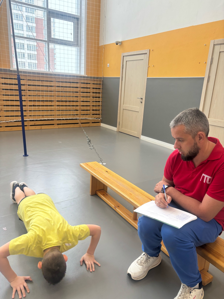 12 февраля 2026 года специалисты Центра тестирования ГТО МАУ «Клубы по месту жительства» провели важное мероприятие для учеников школы №45 города Кемерово 