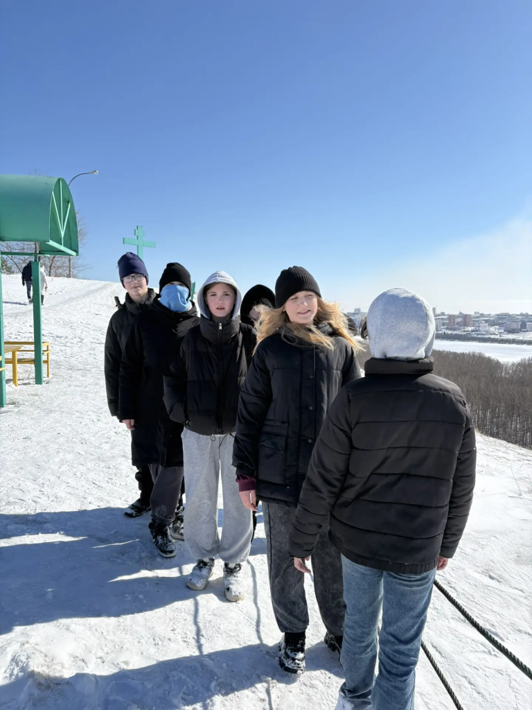 Ученики кадетских классов Росгвардии школы №74 Кировского района провели незабываемые выходные на свежем воздухе — и всё благодаря инструктору по спорту клуба по месту жительства «Сибиряк» Анне Игоревне Максутовой!