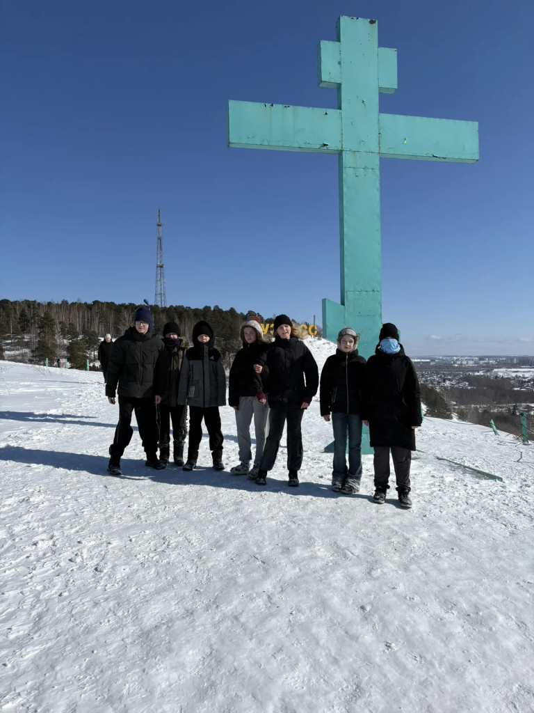 Ученики кадетских классов Росгвардии школы №74 Кировского района провели незабываемые выходные на свежем воздухе — и всё благодаря инструктору по спорту клуба по месту жительства «Сибиряк» Анне Игоревне Максутовой!