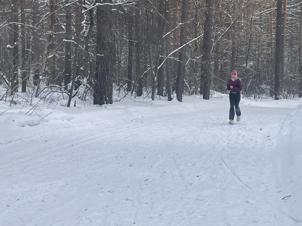 Ученики кадетских классов Росгвардии школы №74 Кировского района провели незабываемые выходные на свежем воздухе — и всё благодаря инструктору по спорту клуба по месту жительства «Сибиряк» Анне Игоревне Максутовой!