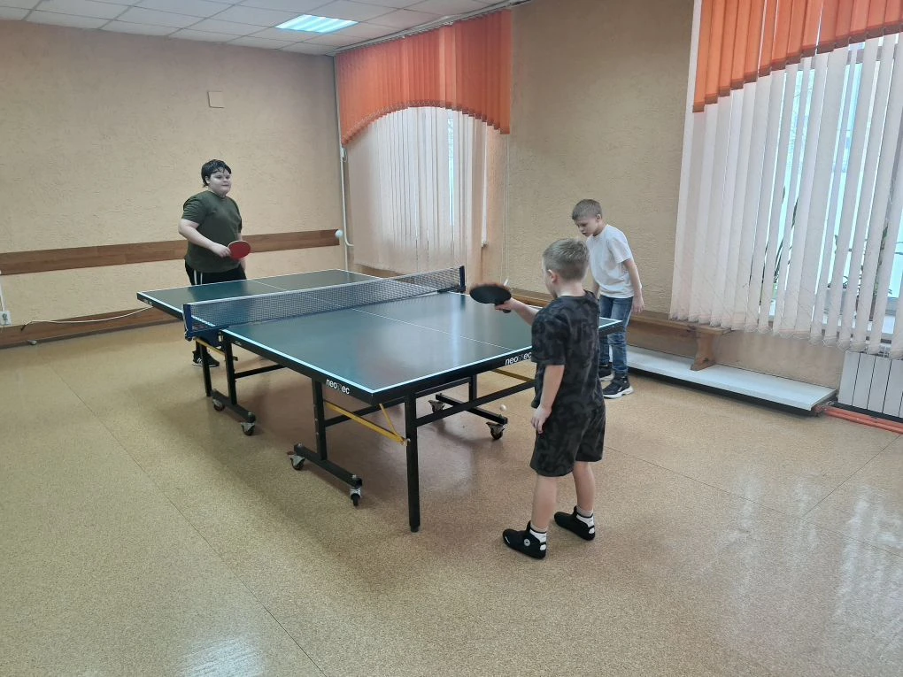 Клубы по месту жительства 🏓 20 марта 2026 года в клубе «Слава» царил настоящий спортивный праздник! 10 юных теннисистов сразились в захватывающем внутриклубном турнире 🏓