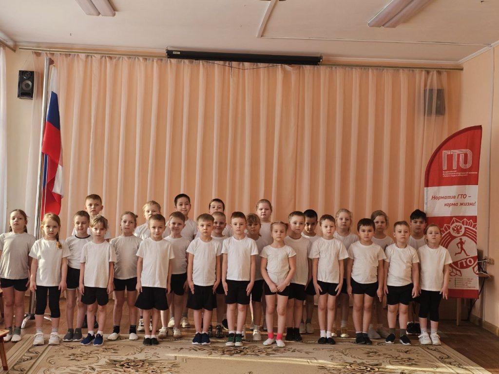 Клубы по месту жительства Специалисты Центра тестирования ГТО МАУ «Клубы по месту жительства» проводят прием нормативов Всероссийского физкультурно-спортивного комплекса «Готов к Труду и Обороне» среди дошкольников