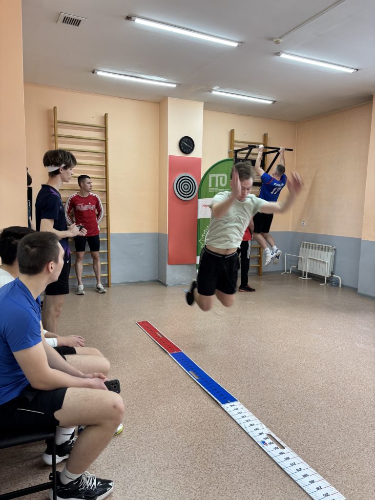 Клубы по месту жительства 💪 4 марта 2026 года в клубе по месту жительства «Восход» прошёл приём нормативов комплекса ГТО для студентов Кузбасского государственного аграрного университета! 💪