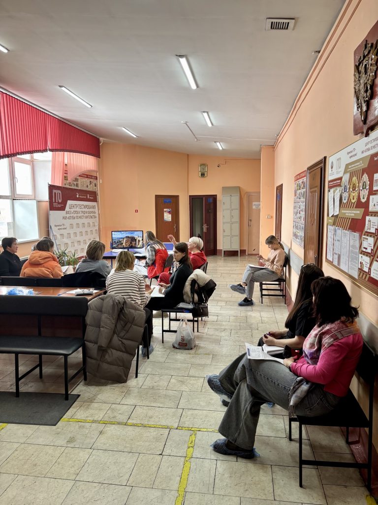 12 марта 2026 года в клубе по месту жительства «Восход» состоялось рабочее совещание, которое провела Борщева Нелли Юрьевна, руководитель Центра тестирования ГТО МАУ «Клубы по месту жительства». Мероприятие было организовано для инструкторов по физической культуре и ответственных за выполнение норм ГТО в дошкольных учреждениях Заводского района города Кемерово