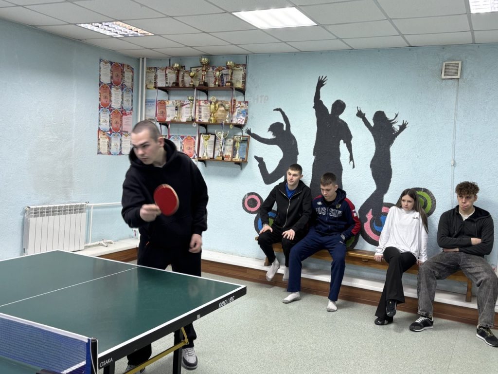 5 марта 2026 года в клубе по месту жительства «Слава» прошел мастер-класс по настольному теннису, организованный для несовершеннолетних осужденных, состоящих на учете в филиалах г. Кемерово ФКУ «Уголовно-исполнительная инспекция ГУФСИН России по Кемеровской области - Кузбассу». 🎉