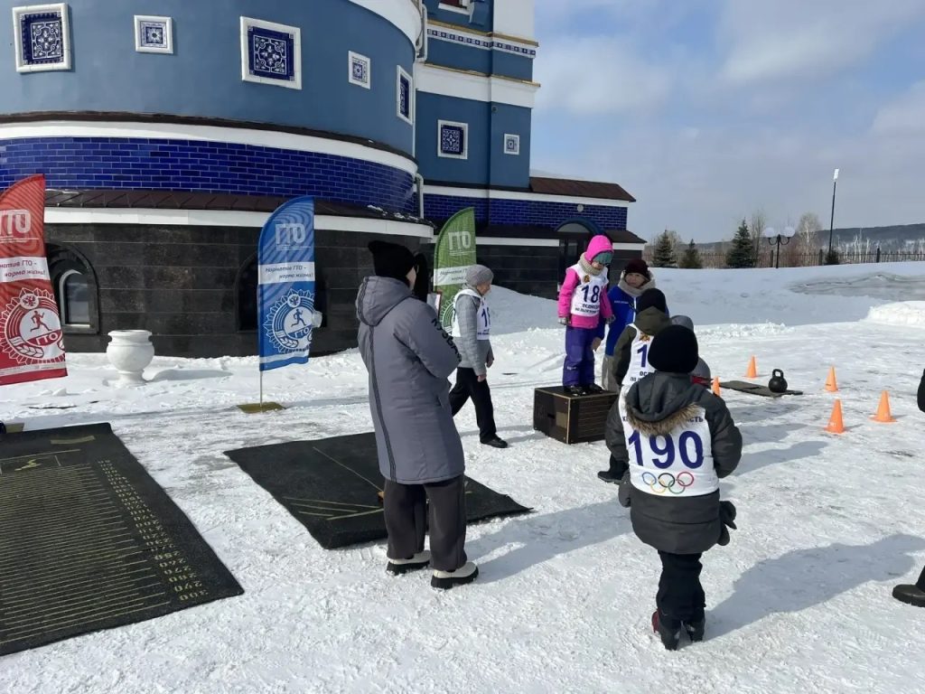 21 марта 2026 года в Кемерово в рамках традиционного мероприятия «Казанский лыжный ход» Мобильный центр тестирования ГТО Кузбасса провёл акцию «ГТО для всех и для каждого!»