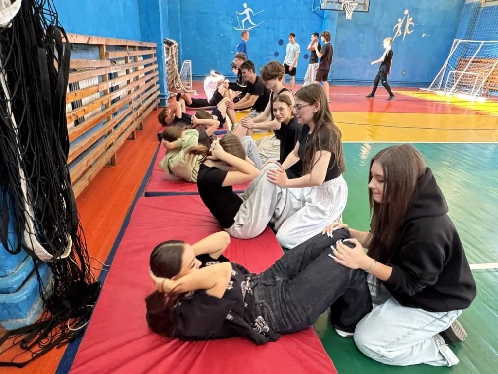 В школе №31 города Кемерово выпускники активно выполняют нормативы Всероссийского физкультурно-спортивного комплекса «Готов к Труду и Обороне» (ГТО).