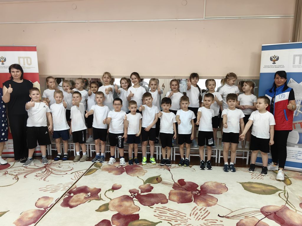 Выпускники детского сада №131 г. Кемерово подтянулись к движению ГТО