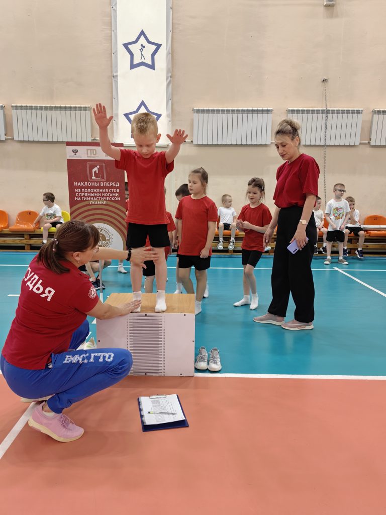 Воспитанники детского сада №228 выполнили нормативы ГТО.