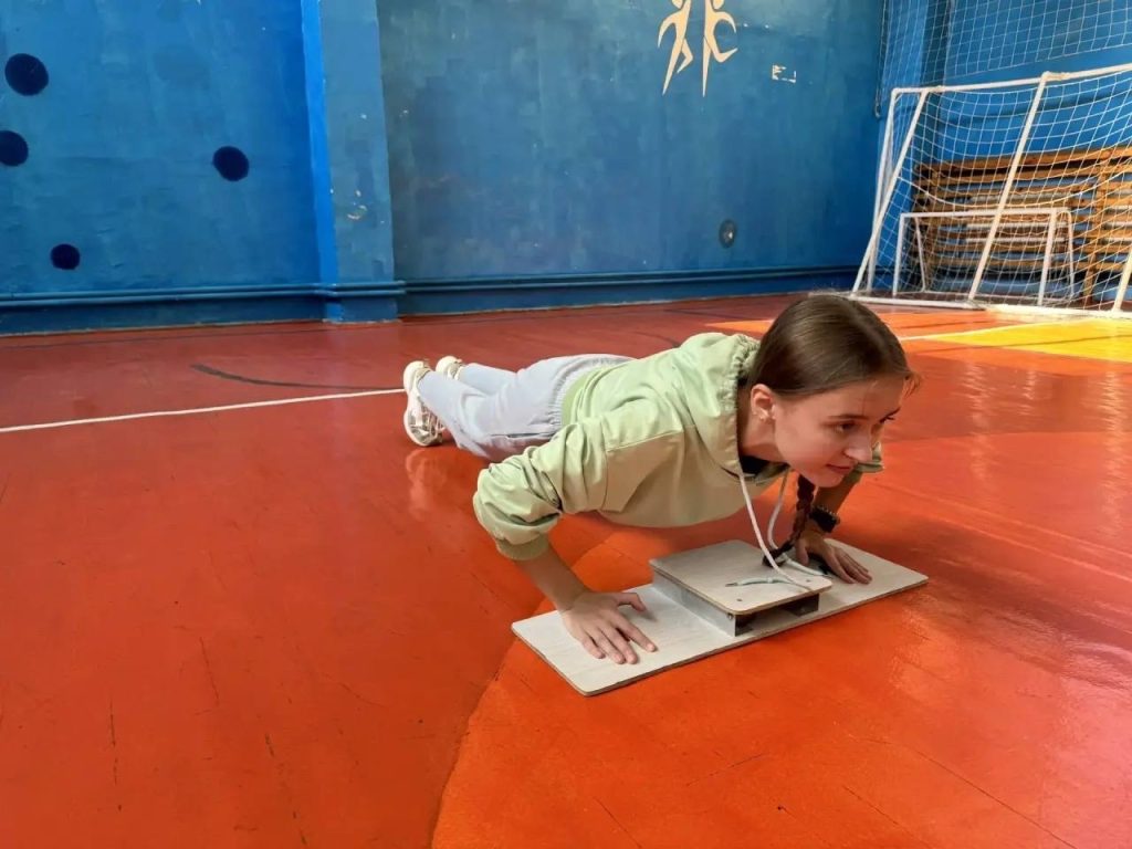 В школе №31 города Кемерово выпускники активно выполняют нормативы Всероссийского физкультурно-спортивного комплекса «Готов к Труду и Обороне» (ГТО).