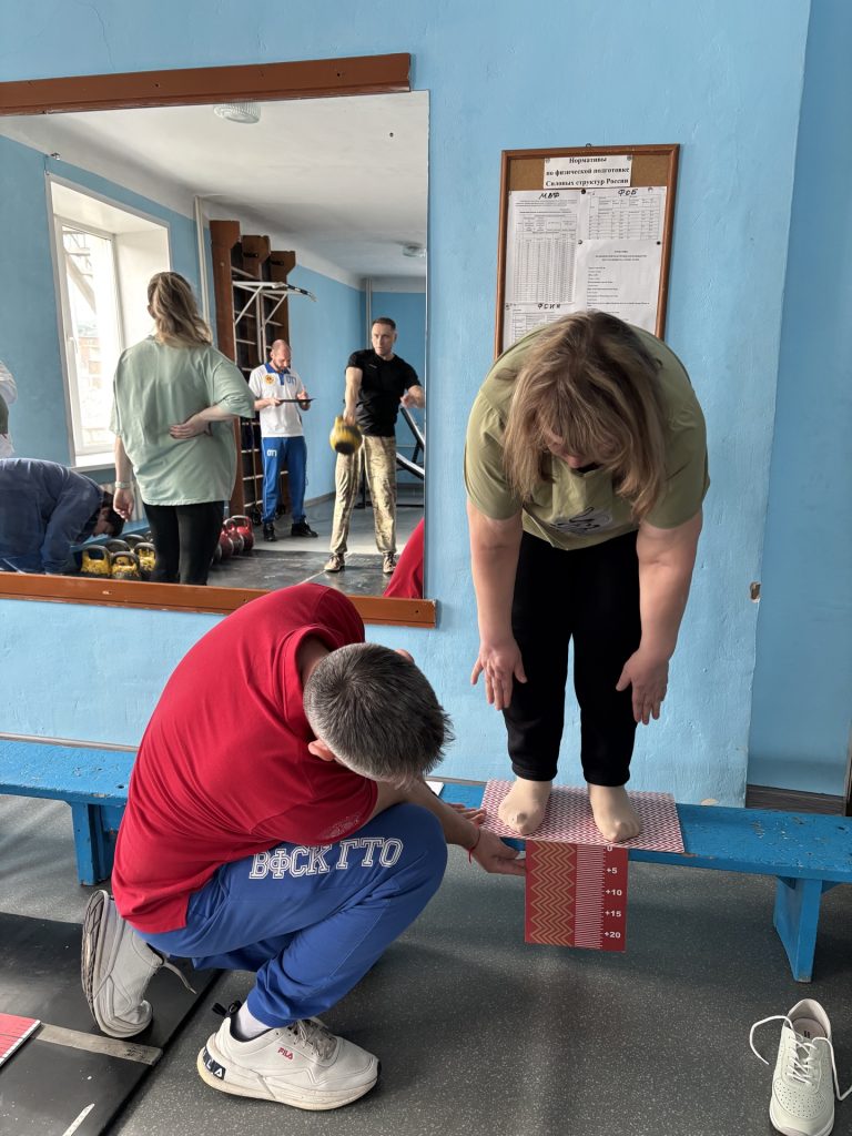 Сотрудники Кемеровской кадетской школы-интерната полиции проверили свои силы в испытаниях ГТО.