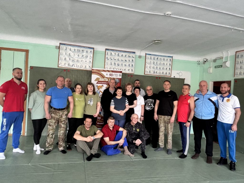 Сотрудники Кемеровской кадетской школы-интерната полиции проверили свои силы в испытаниях ГТО.