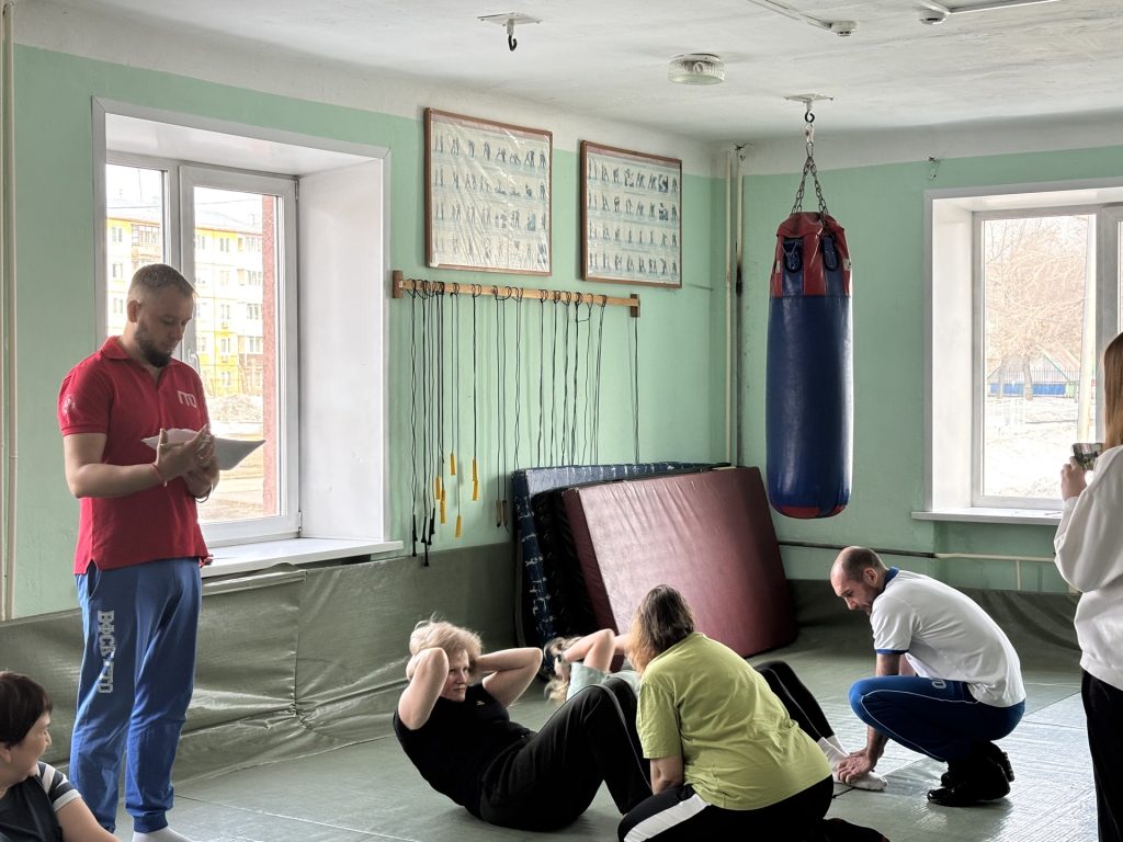 Сотрудники Кемеровской кадетской школы-интерната полиции проверили свои силы в испытаниях ГТО.