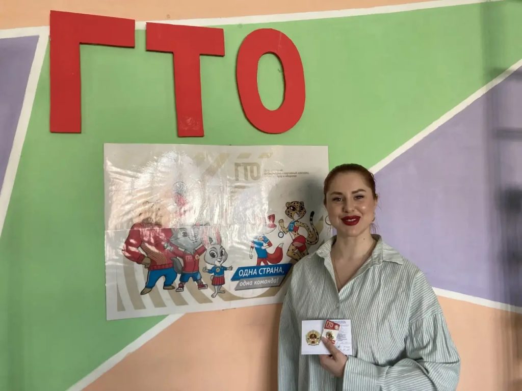 В Центре тестирования ГТО МАУ «Клубы по месту жительства» состоялась торжественная церемония вручения знаков отличия сотрудникам и воспитанникам детского сада №232 города Кемерово.